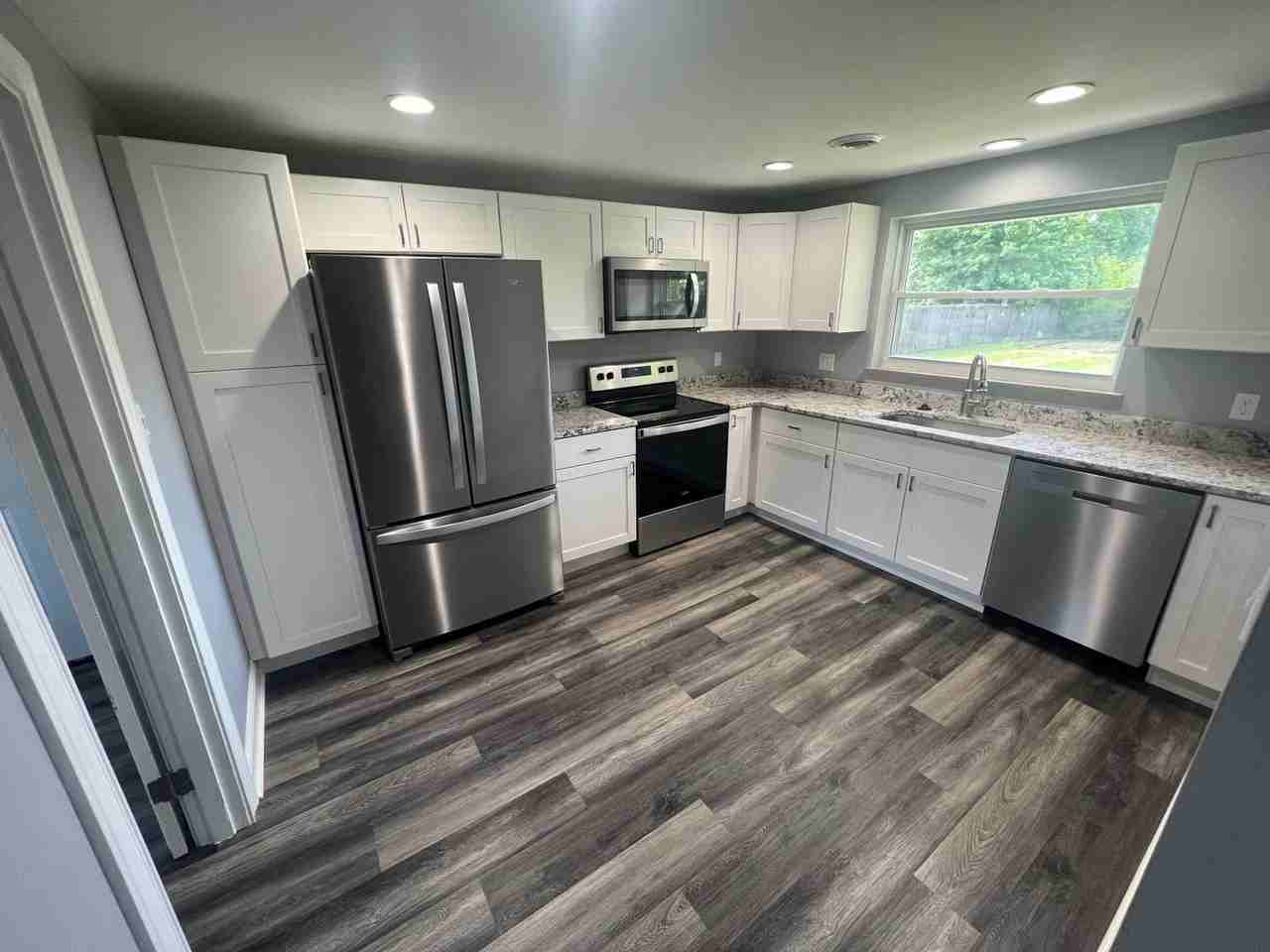 1179 Linda Ln - Photo 2 of 16