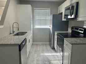 415 Kentucky Dr - Photo 1 of 1