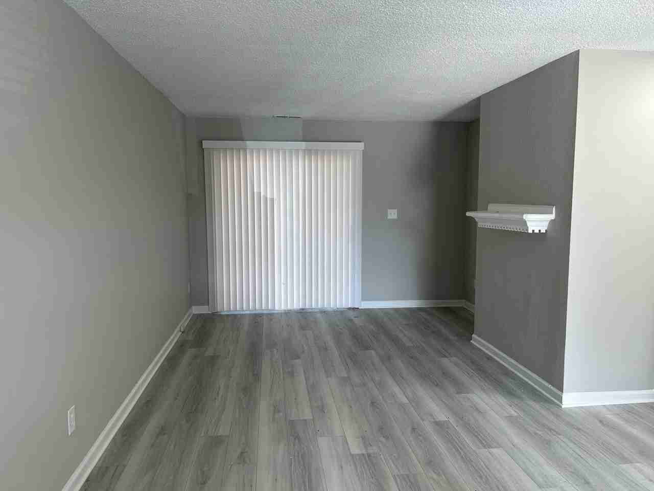 415 Kentucky Dr - Photo 2 of 6