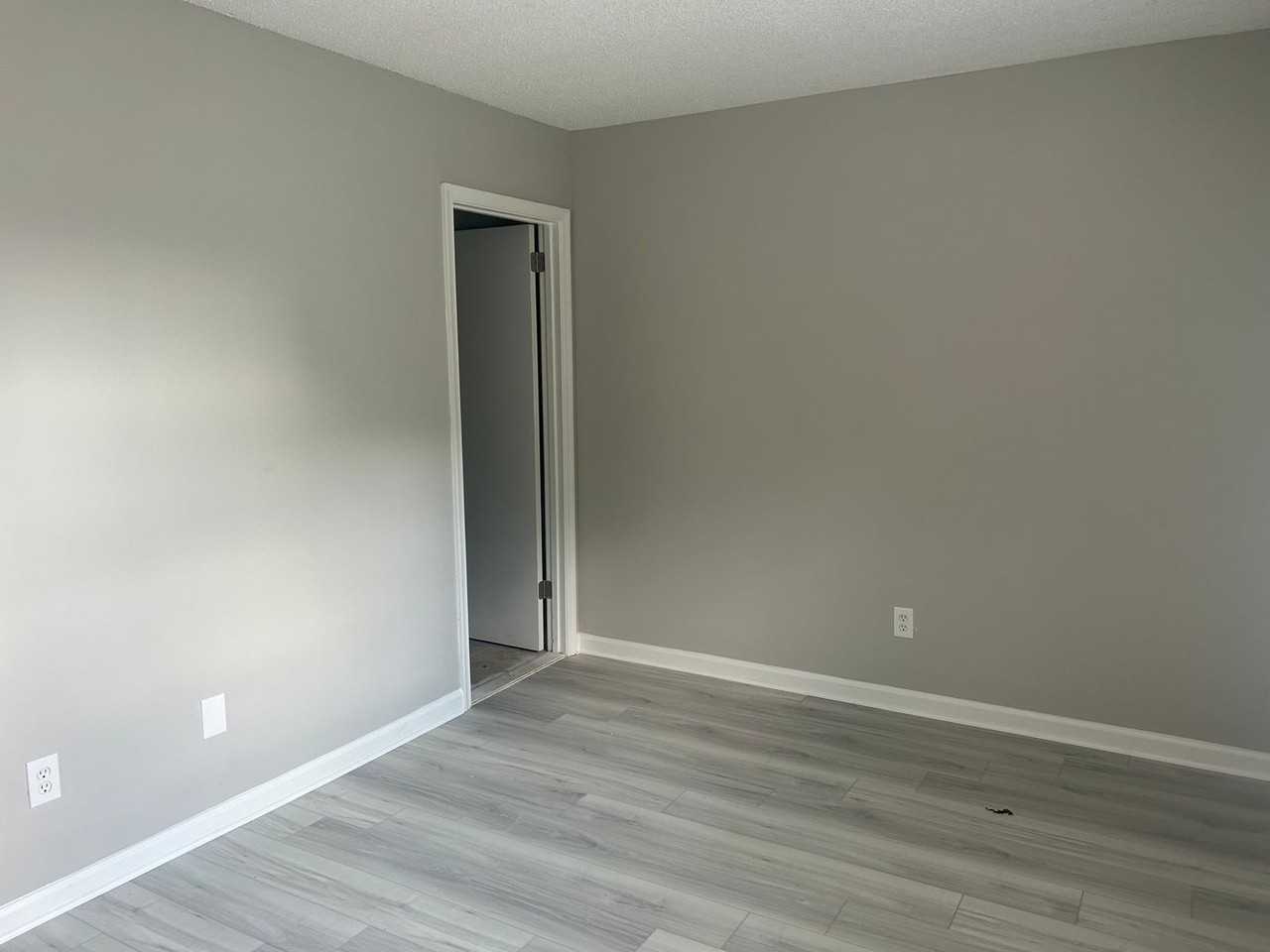 415 Kentucky Dr - Photo 5 of 6