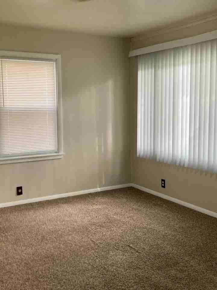 2207 S Grant St - Photo 4 of 16
