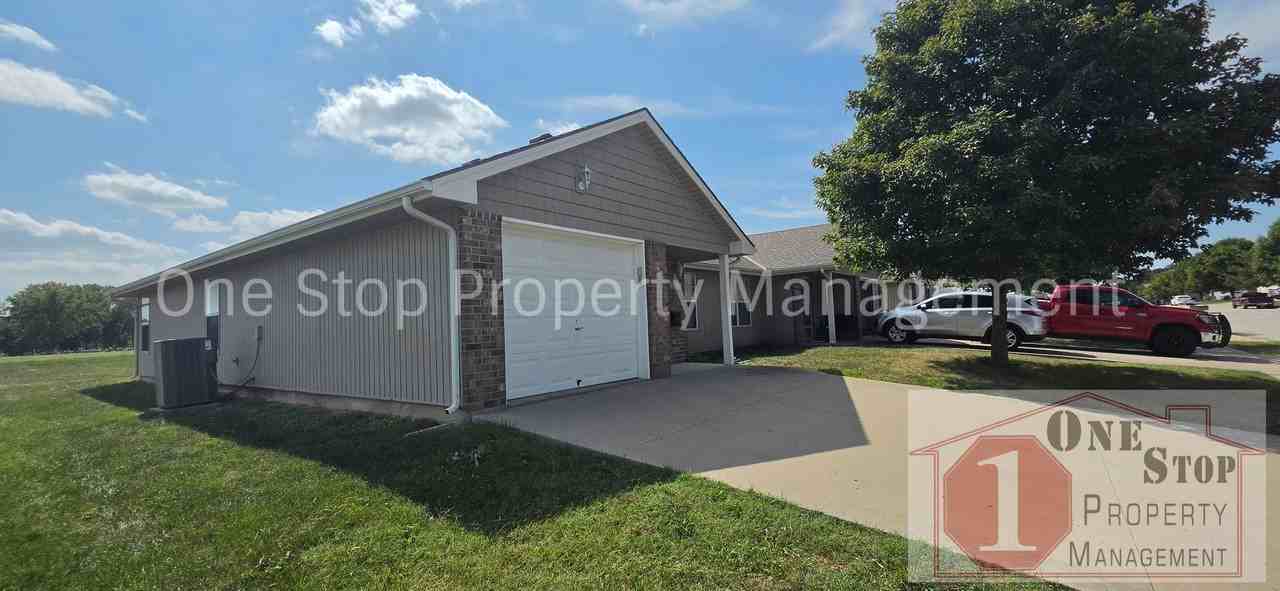 1105 Nw Willow Dr - Photo 2 of 21