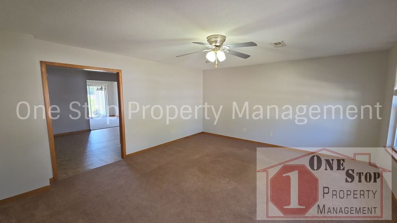 1105 Nw Willow Dr - Photo 3 of 21