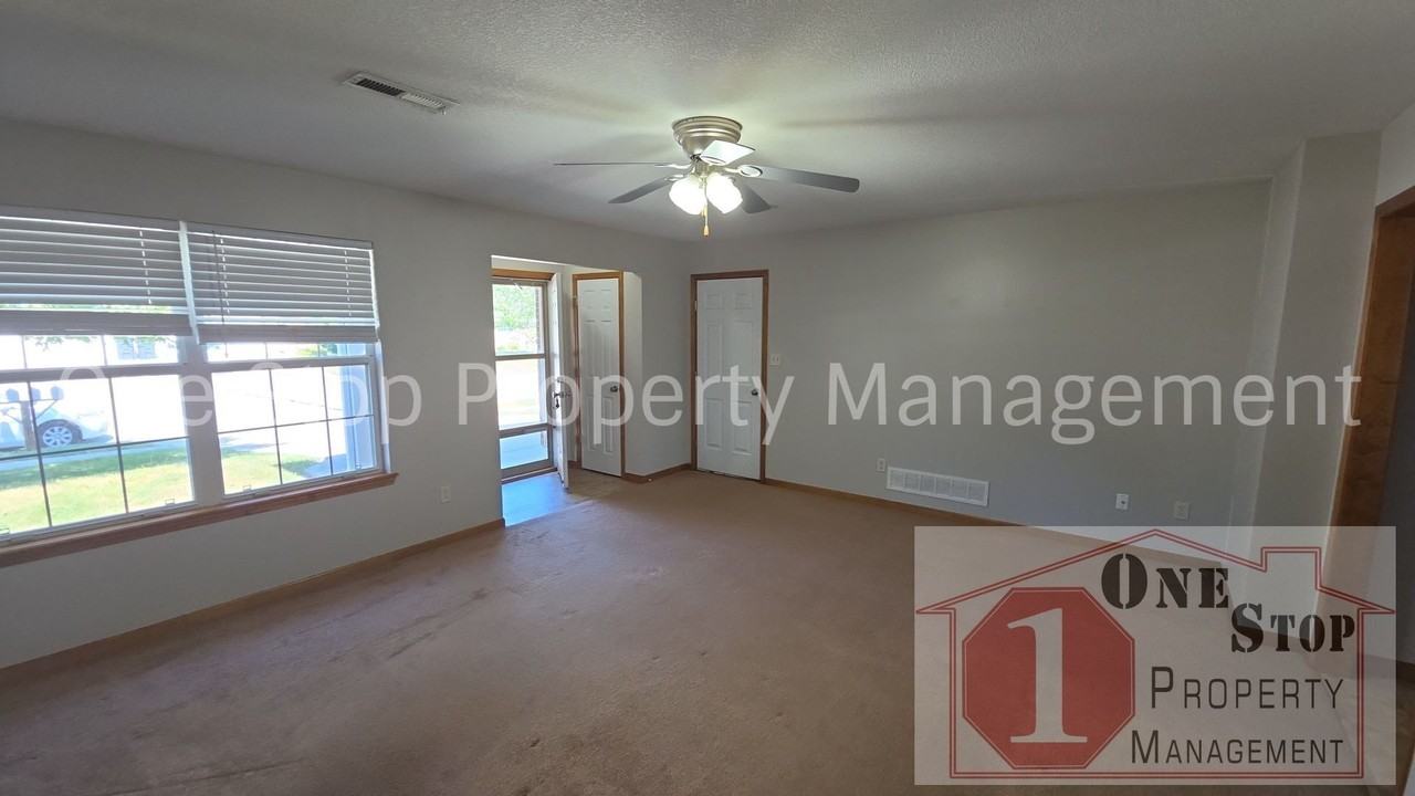 1105 Nw Willow Dr - Photo 4 of 21