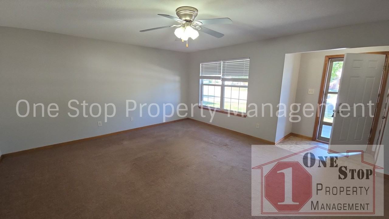 1105 Nw Willow Dr - Photo 5 of 21