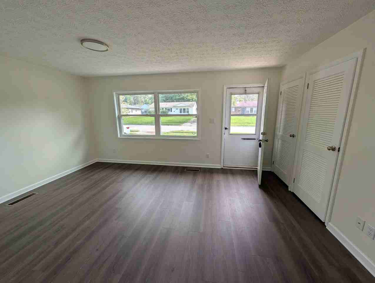 1055 Cottingham Rd - Photo 3 of 10