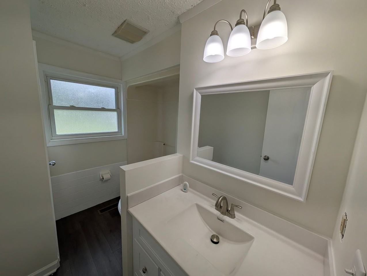 1055 Cottingham Rd - Photo 4 of 10