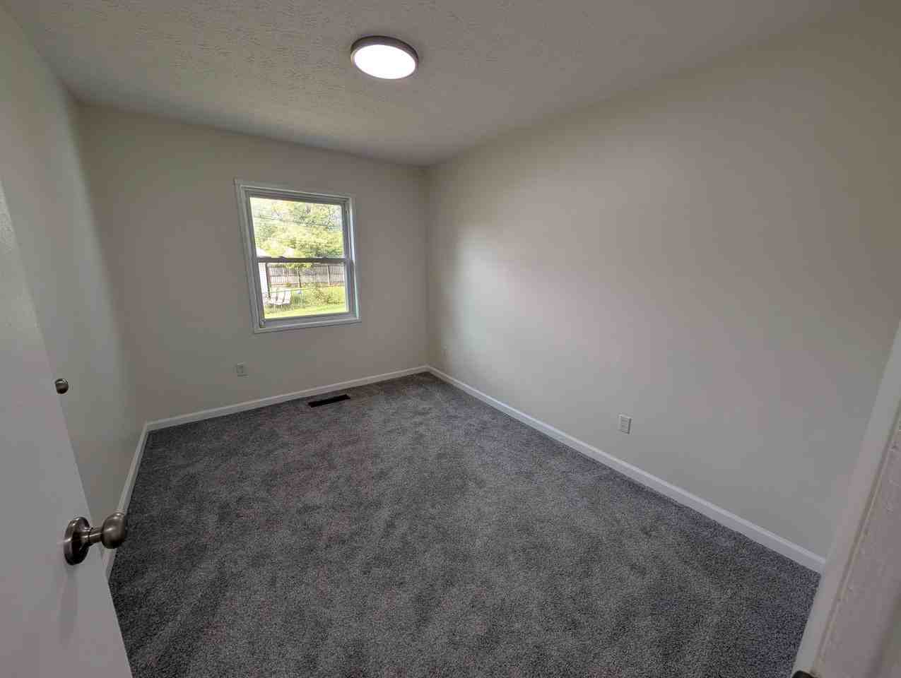 1055 Cottingham Rd - Photo 5 of 10