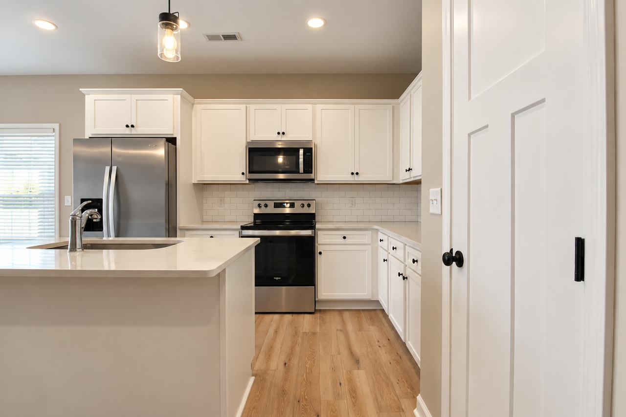 1407 Brook Hill Dr - Photo 7 of 25