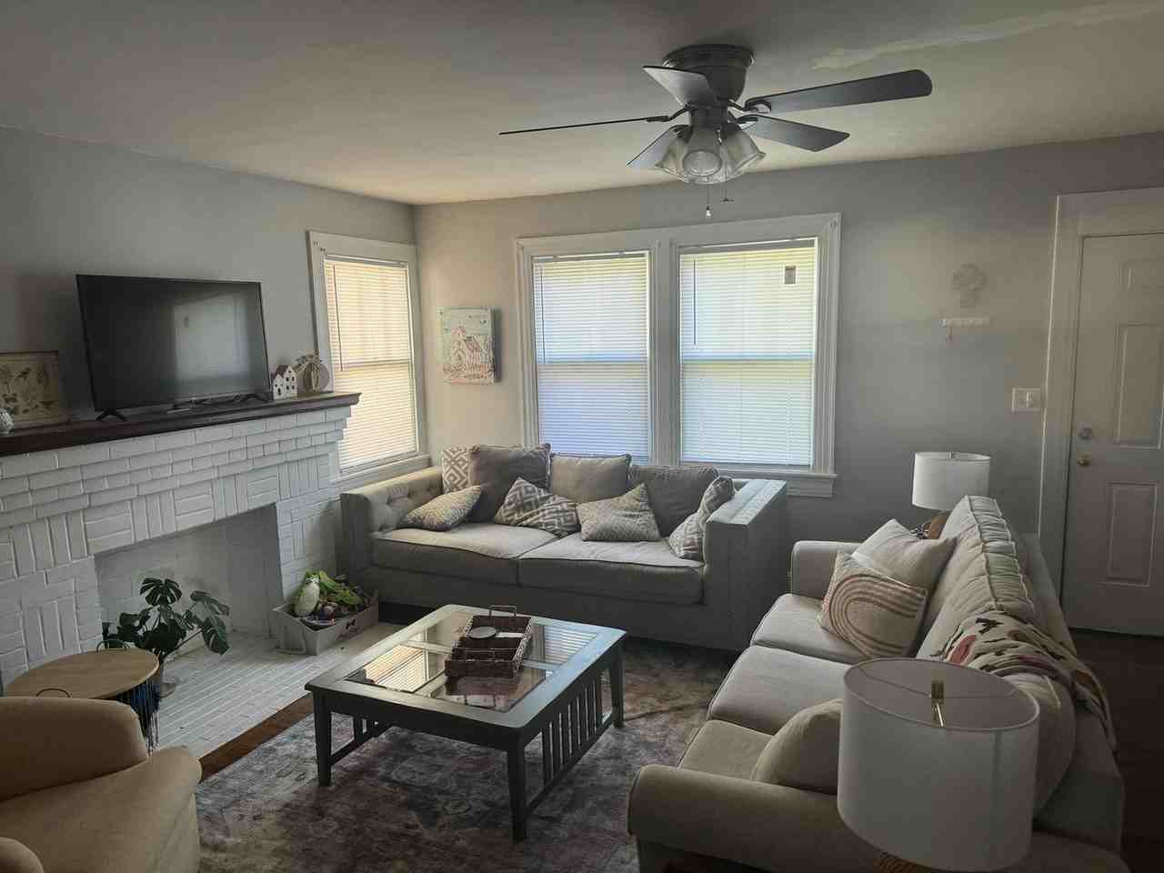 111 N Eastern St - Photo 3 of 12