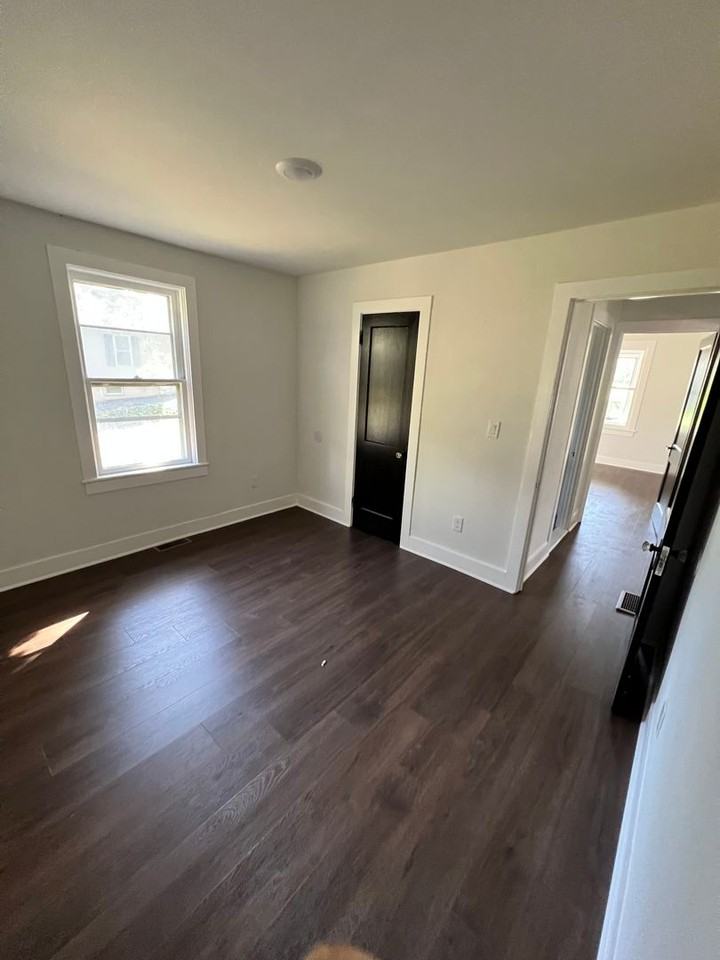 2145 S Delaware Dr - Photo 2 of 9