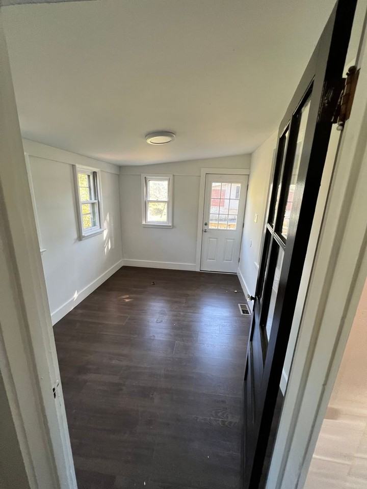 2145 S Delaware Dr - Photo 4 of 9