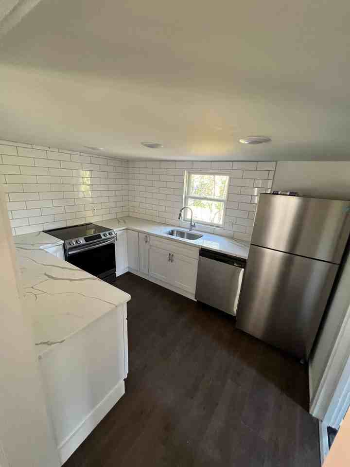 2145 S Delaware Dr - Photo 6 of 9