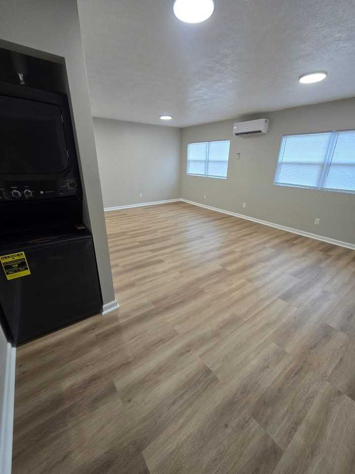 261 E Southern Ave #261-10 - Photo 2 of 11