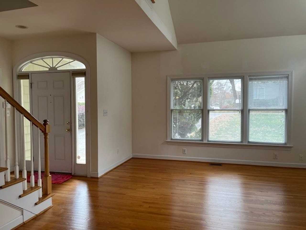 202 Columbia Pl W - Photo 3 of 34