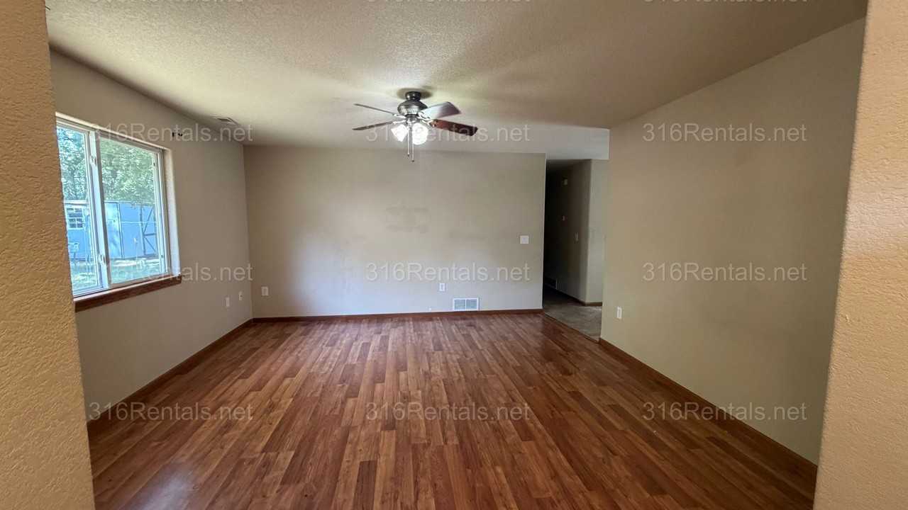 314 Columbia St - Photo 3 of 11