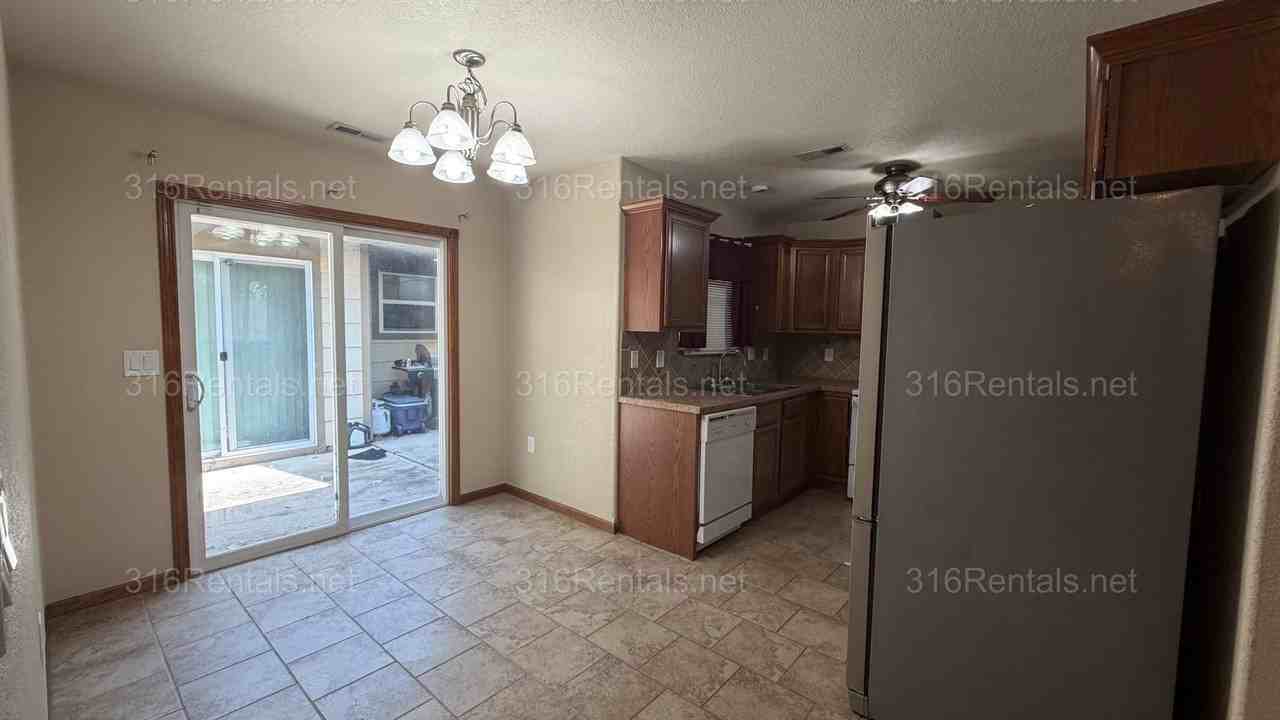 314 Columbia St - Photo 4 of 11