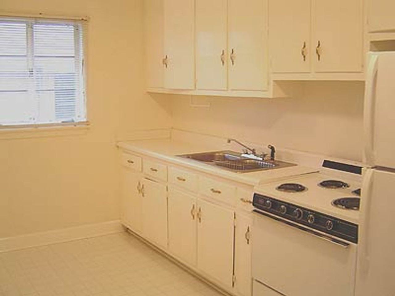 408 Martin Luther King Jr Blvd - Photo 4 of 10