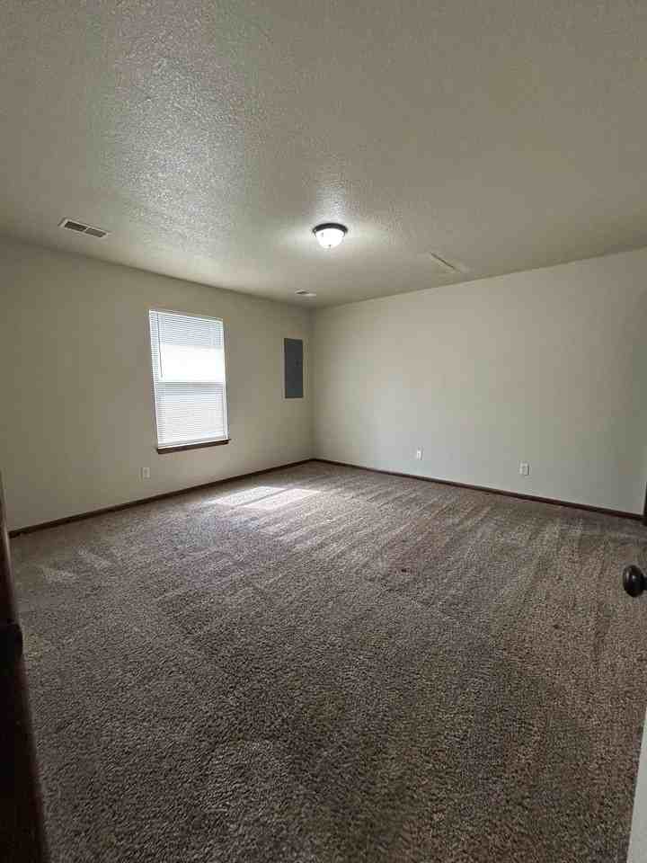 3 Bed | 2 Bath | 1 car garage single level duplex in Blue Springs; Lee’s Summit Schools - Photo 2 of 8