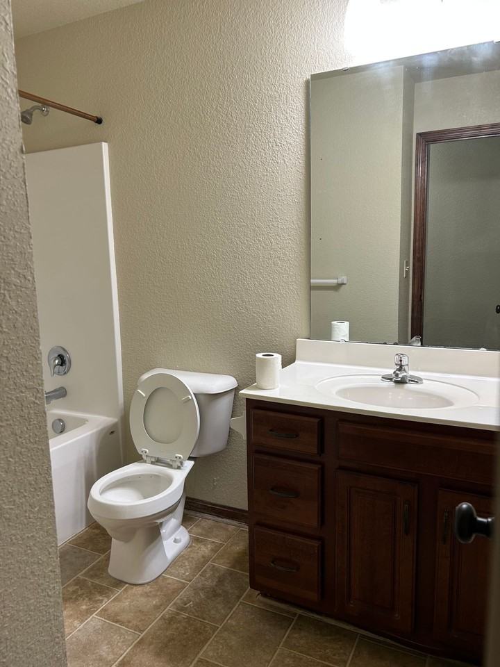3 Bed | 2 Bath | 1 car garage single level duplex in Blue Springs; Lee’s Summit Schools - Photo 5 of 8