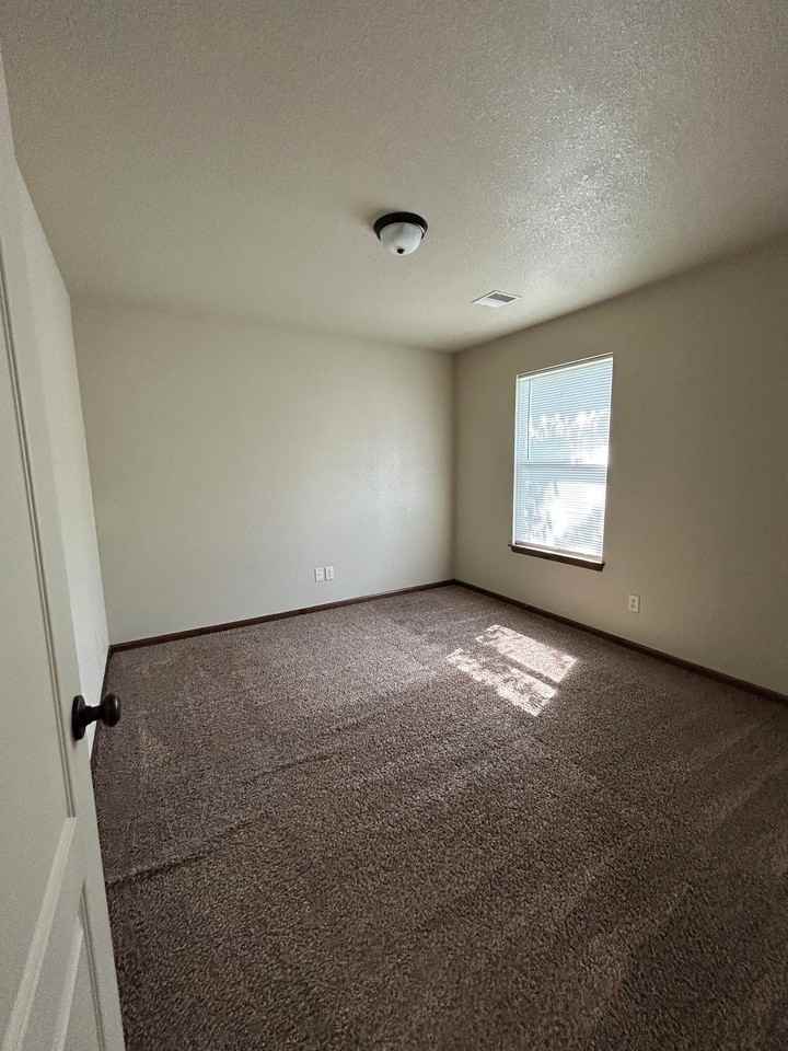 3 Bed | 2 Bath | 1 car garage single level duplex in Blue Springs; Lee’s Summit Schools - Photo 6 of 8