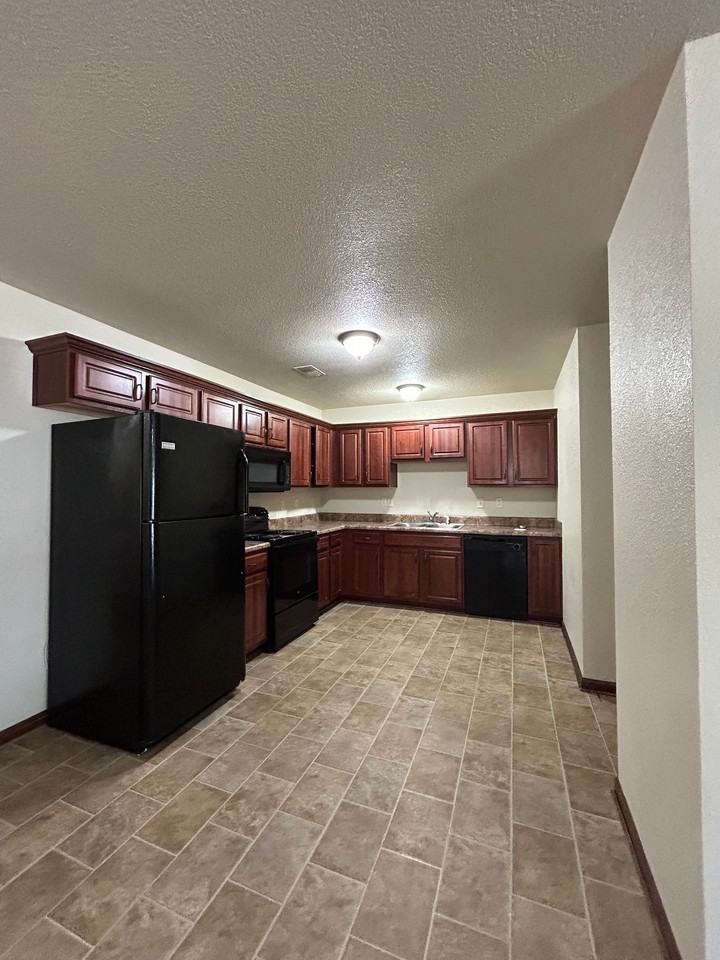 3 Bed | 2 Bath | 1 car garage single level duplex in Blue Springs; Lee’s Summit Schools - Photo 7 of 8