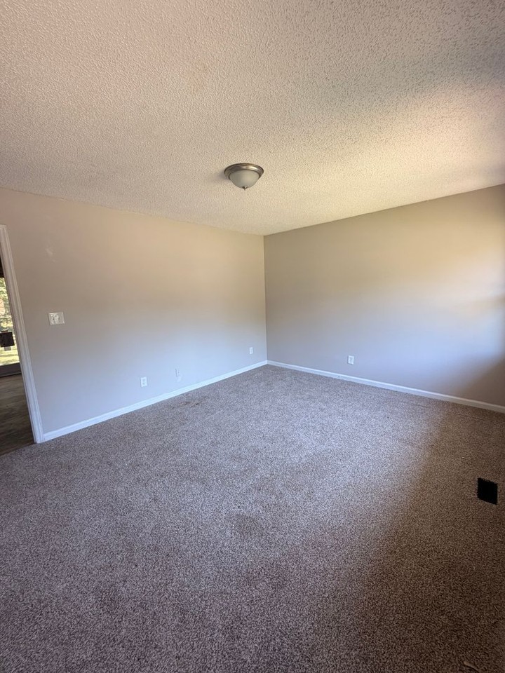 6108 Castle Ct - Photo 2 of 10