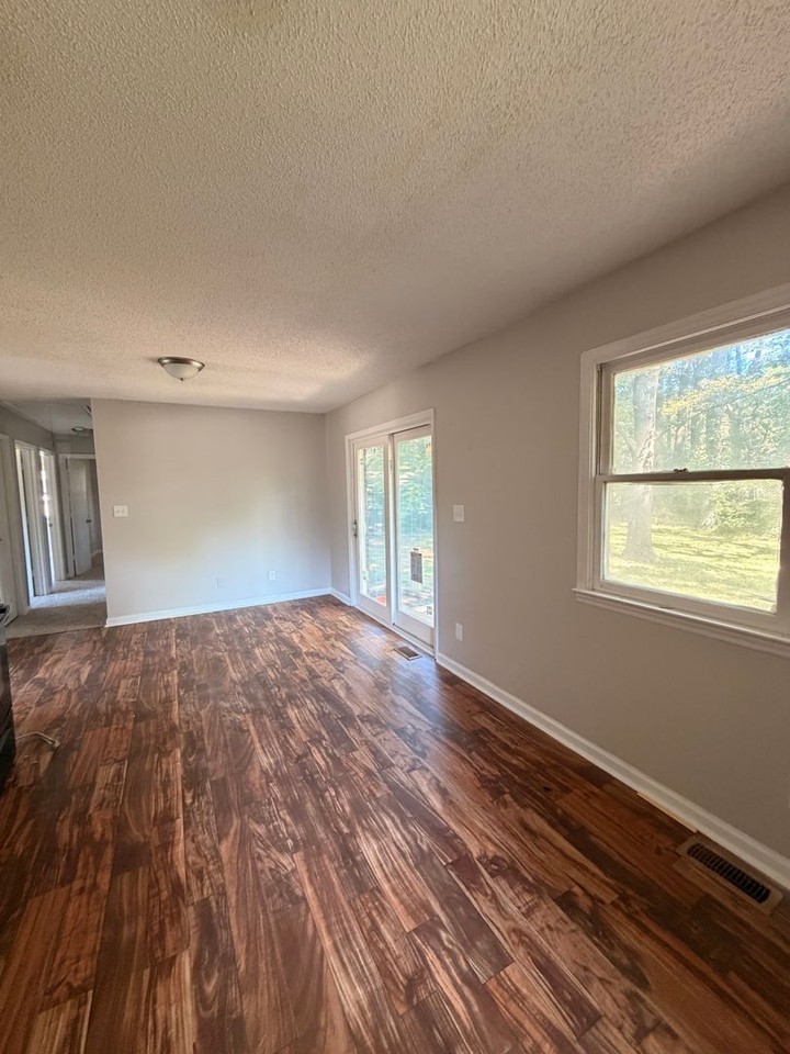 6108 Castle Ct - Photo 3 of 10