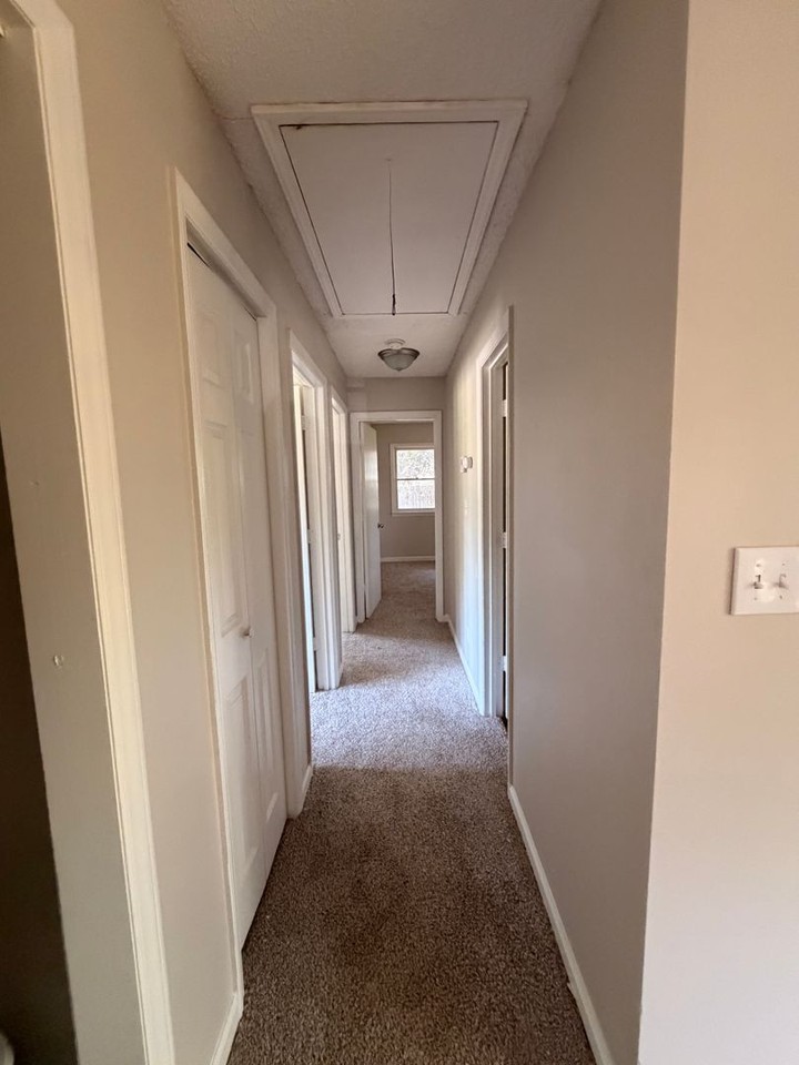 6108 Castle Ct - Photo 5 of 10