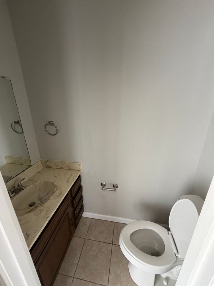 611 Walker Rd - Photo 3 of 8