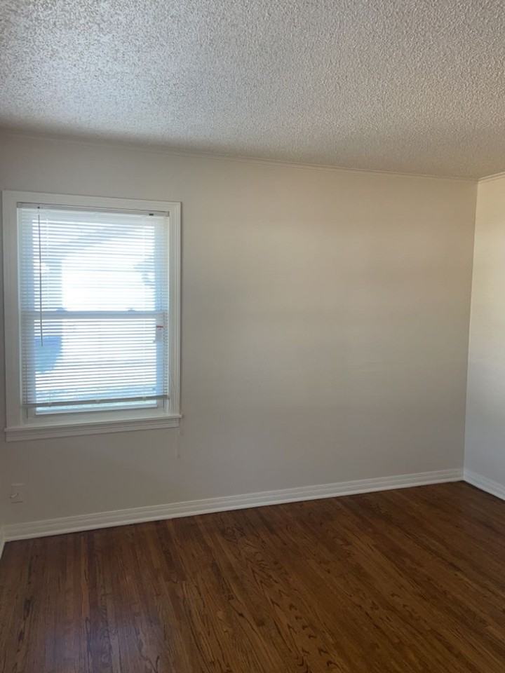 319 W 48th St N - Photo 2 of 11