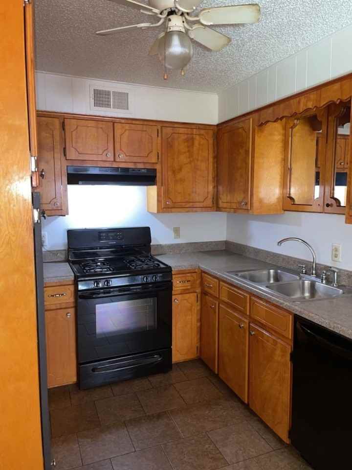 319 W 48th St N - Photo 4 of 11