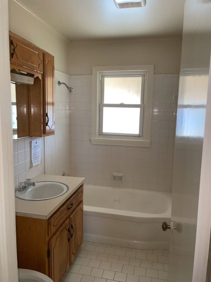 319 W 48th St N - Photo 7 of 11