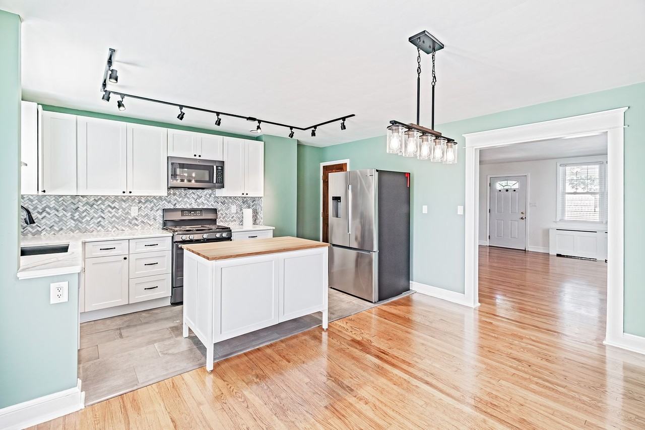 1700 Beech St - Photo 4 of 18