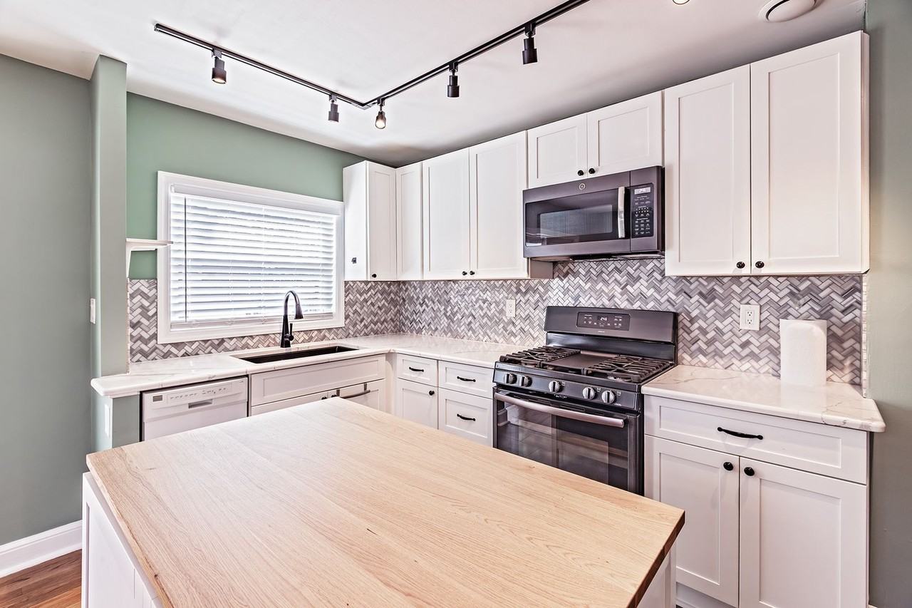 1700 Beech St - Photo 5 of 18