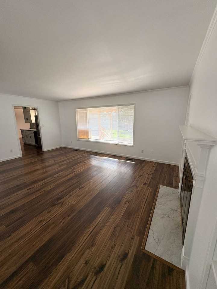 1944 Euclid Ave - Photo 7 of 28