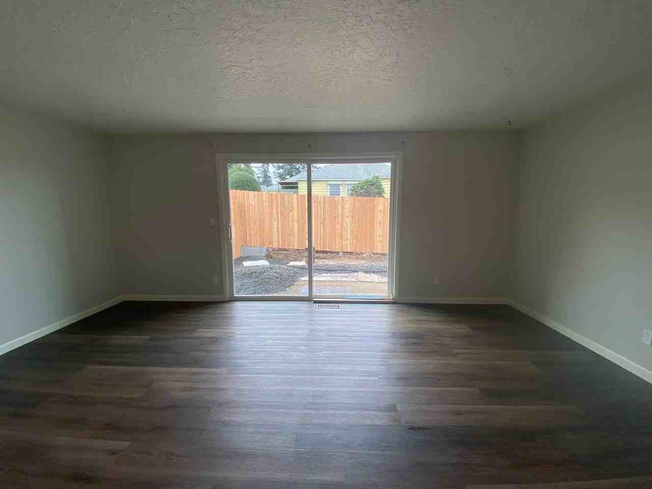 4351 Ne 82nd Ave - Photo 4 of 11