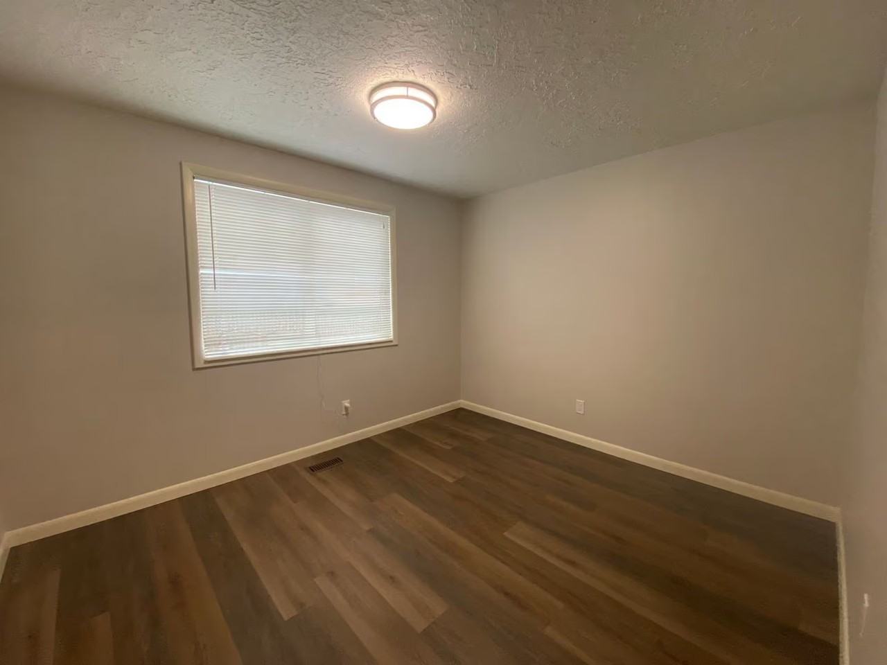 4351 Ne 82nd Ave - Photo 5 of 11