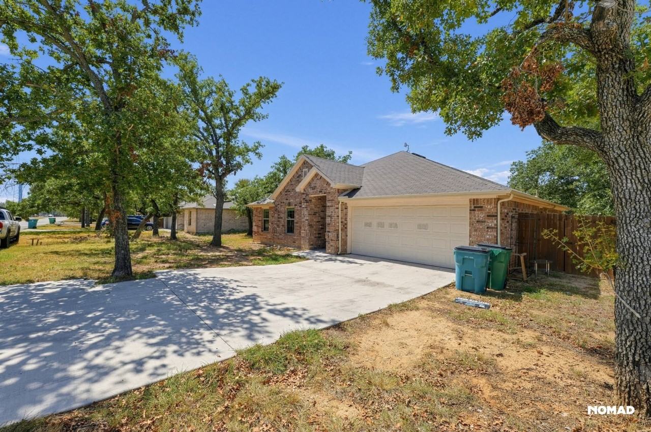 205 Shady Oaks Dr - Photo 3 of 36