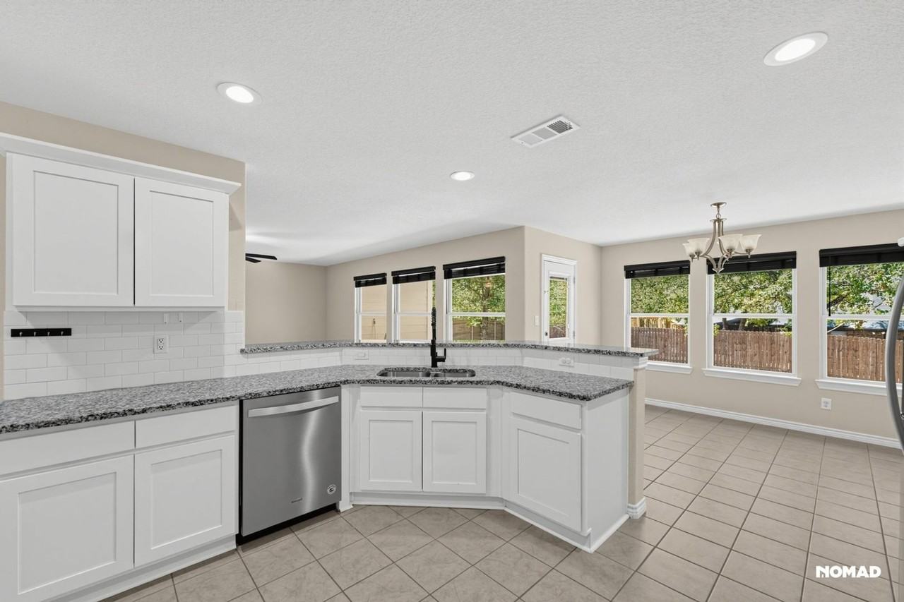 205 Shady Oaks Dr - Photo 5 of 36