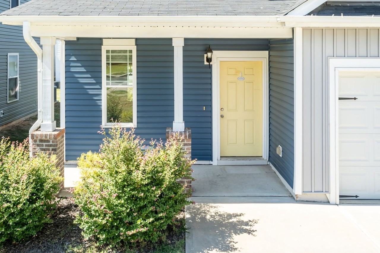 39 Schoolhouse Way - Photo 3 of 27