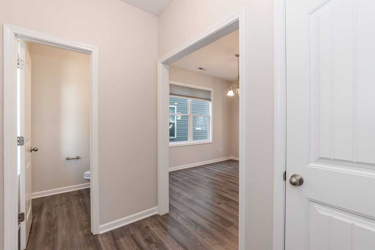 39 Schoolhouse Way - Photo 7 of 27