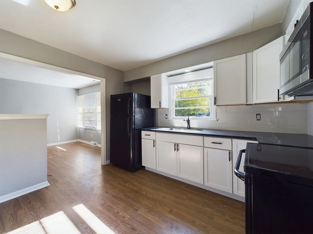 7804 E 48th Ter - Photo 3 of 14