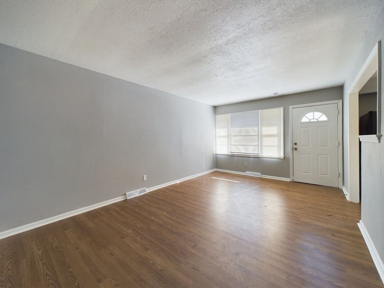 7804 E 48th Ter - Photo 6 of 14