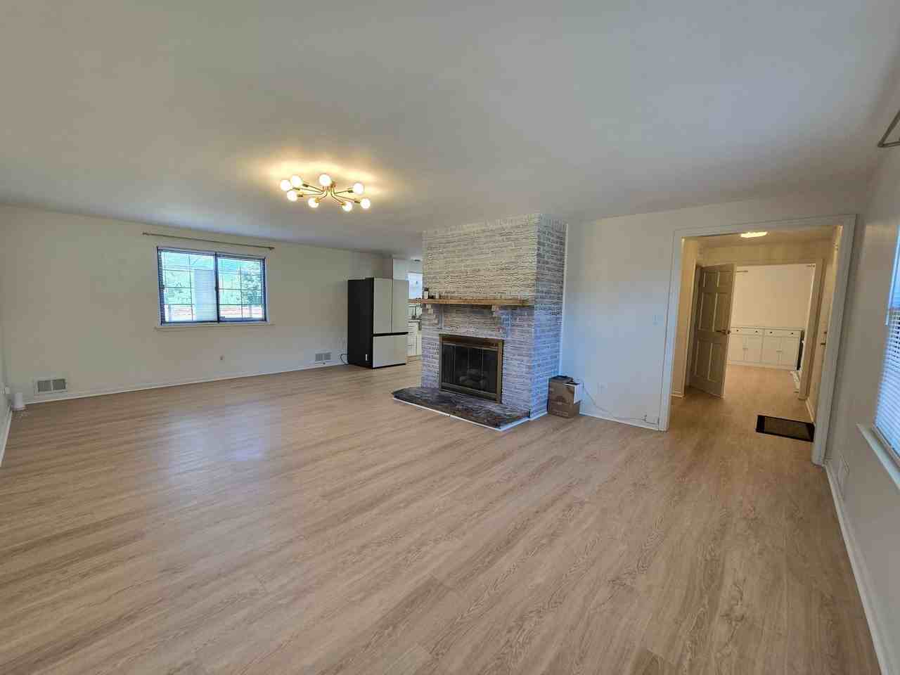 454 Colonial Dr - Photo 3 of 27