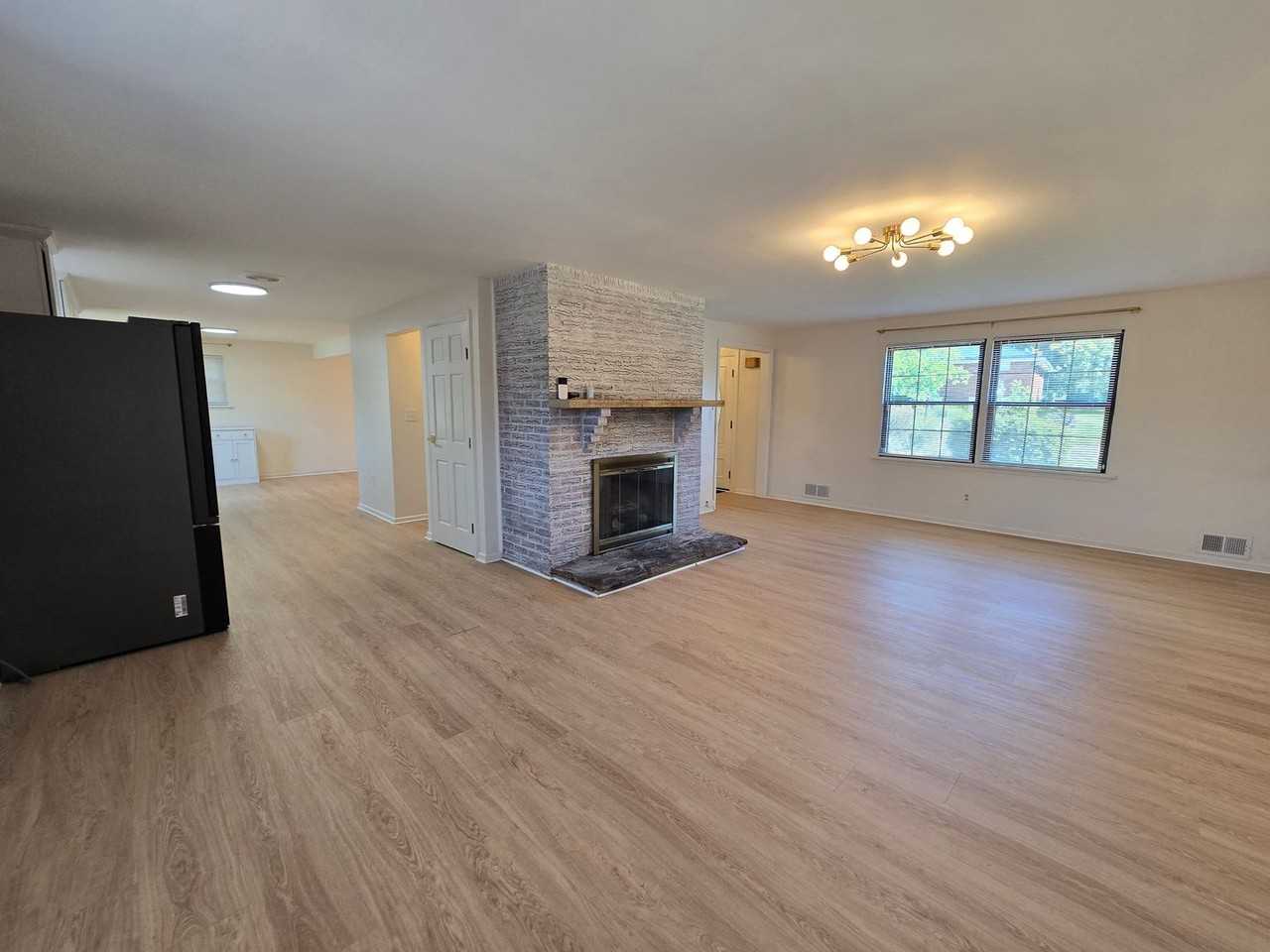 454 Colonial Dr - Photo 4 of 27