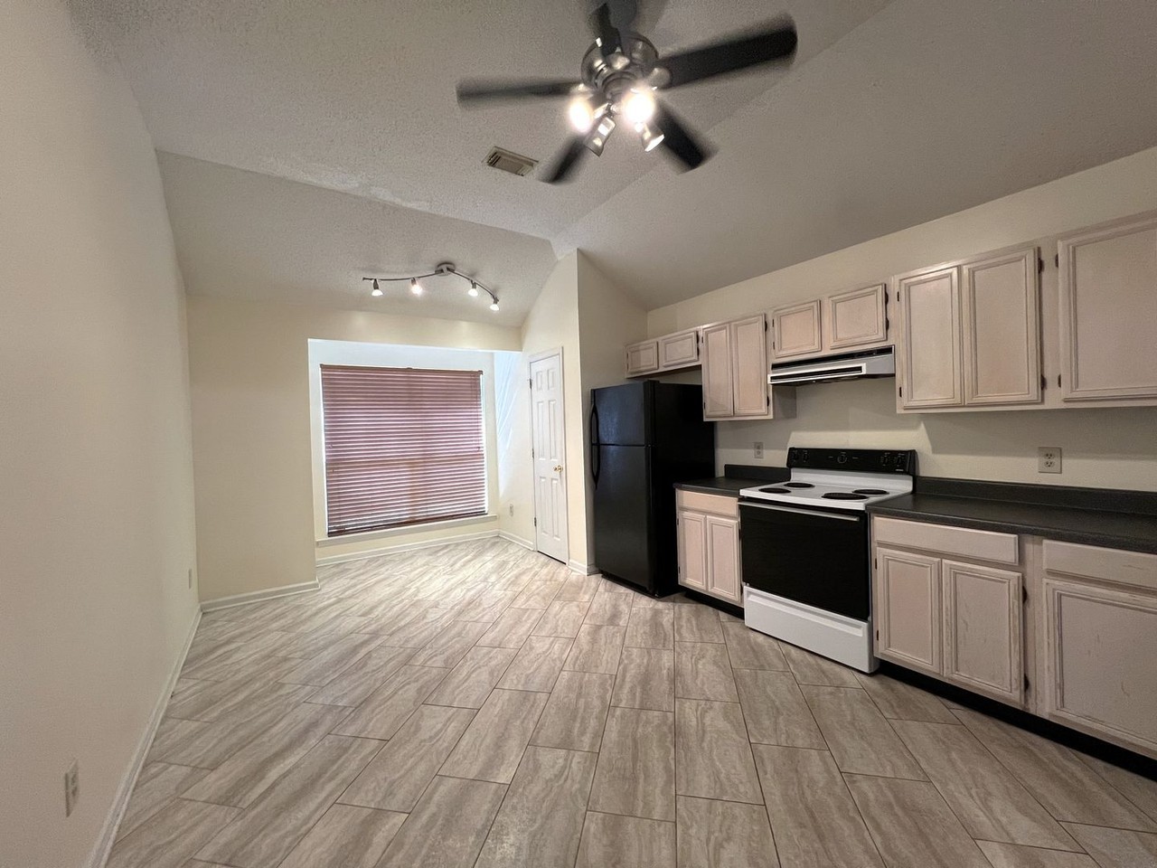 7525 Muirfield Loop - Photo 2 of 15