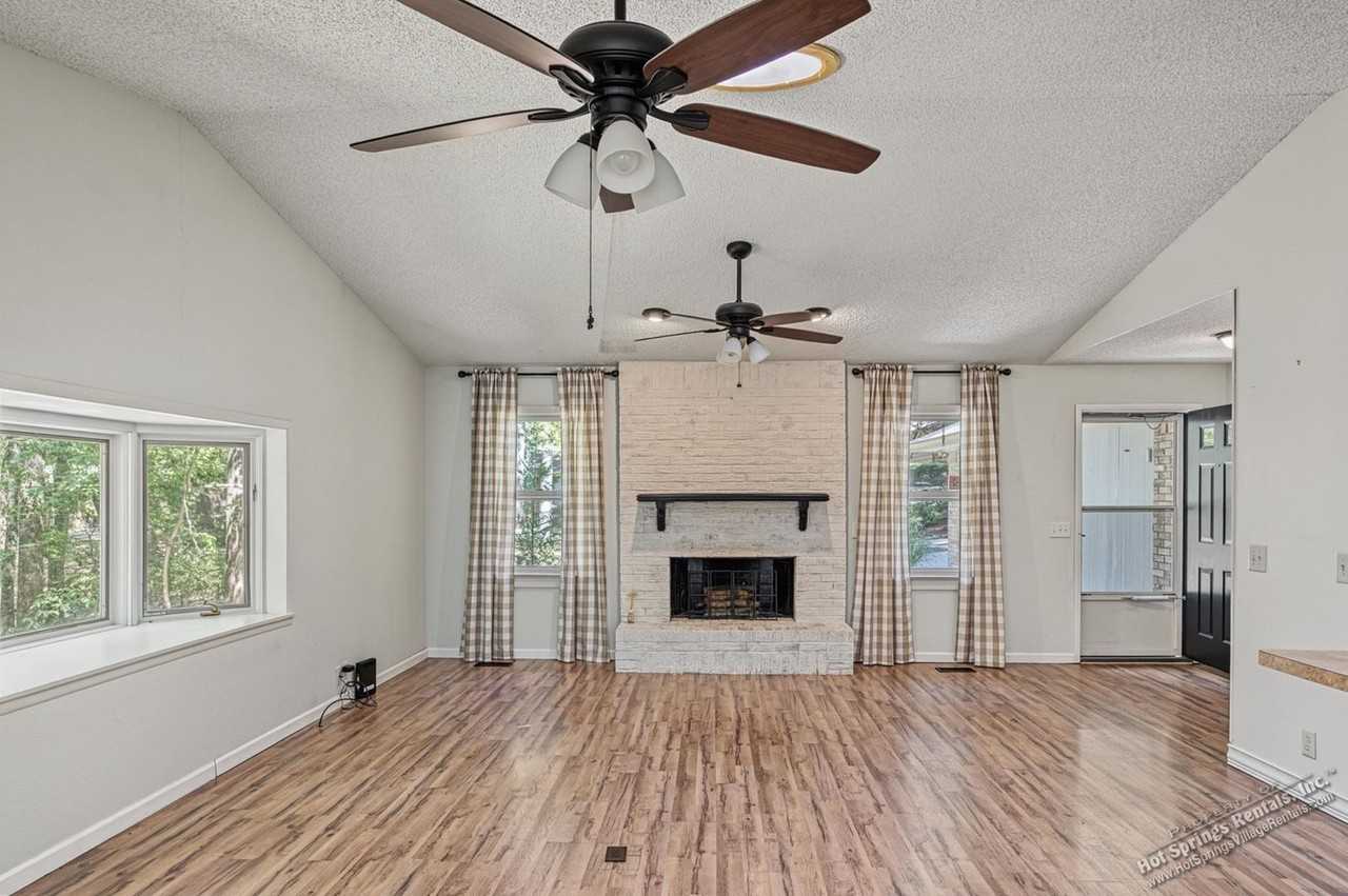 8 Tarifa Ln - Photo 4 of 31
