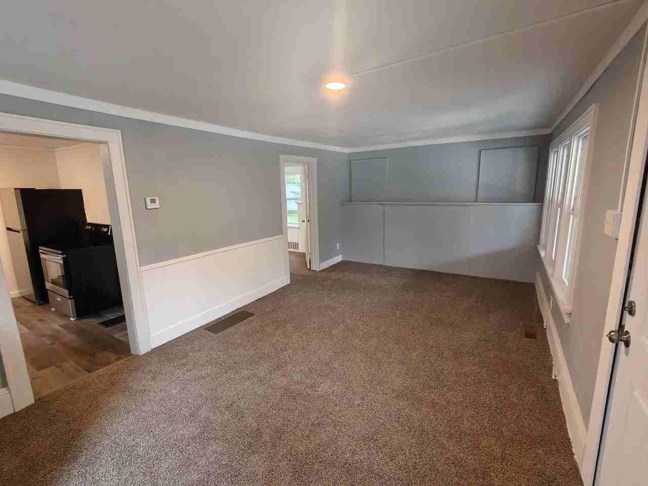 543 Hoye Ave - Photo 3 of 14