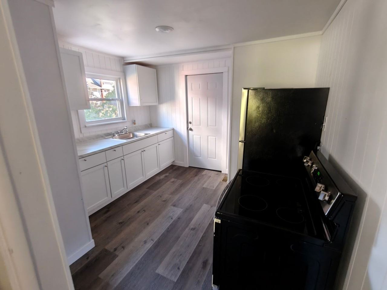 543 Hoye Ave - Photo 5 of 14